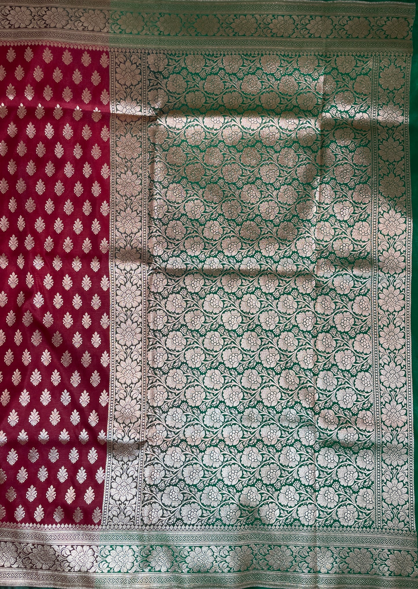 Dark Maroon and Green Katan Banarasi Saree with Silver Zari Floral Weaving And Grand Pallu B0527ds