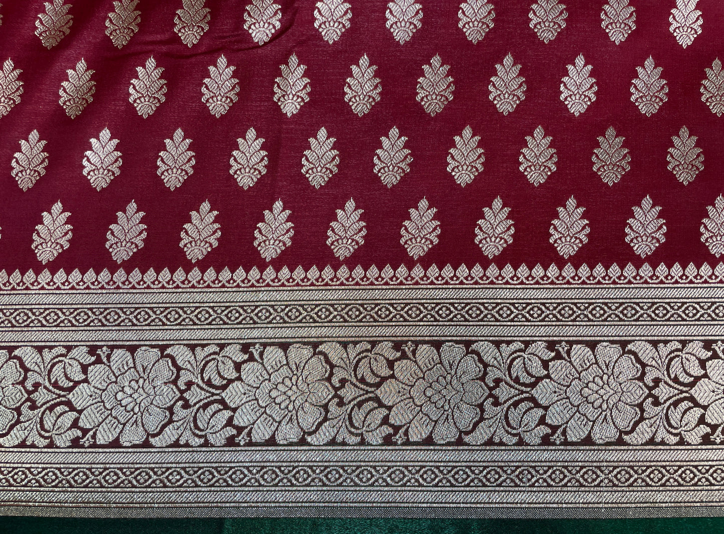 Dark Maroon and Green Katan Banarasi Saree with Silver Zari Floral Weaving And Grand Pallu B0527ds