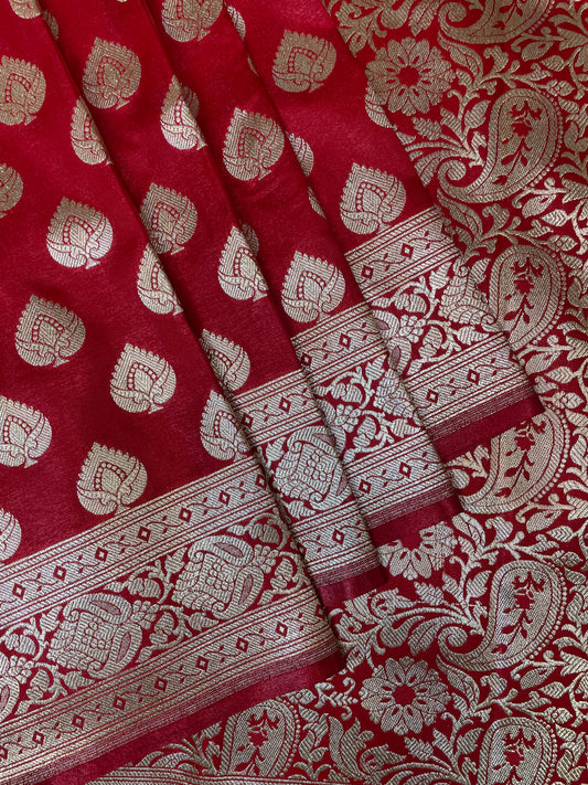 Red Katan Banarasi Saree with Silver Zari Floral Weaving And Grand Pallu B0535ds