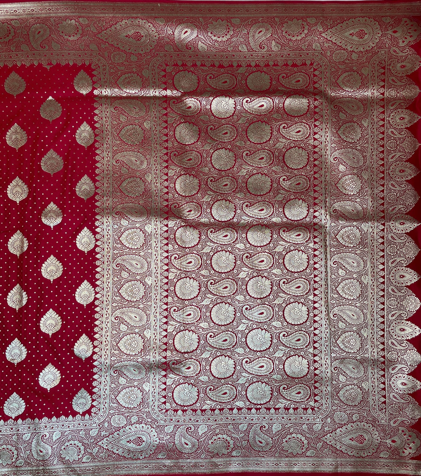Dark Red Katan Banarasi Saree with Silver Zari Floral Weaving And Grand Pallu B0536ds