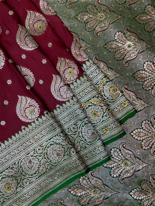 Dark Maroon Katan Banarasi Saree with Silver Zari Floral Weaving And Grand Pallu B0537ds
