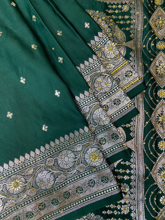 Dark Green Katan Banarasi Saree with Silver Zari Floral Weaving And Grand Pallu B0538ds
