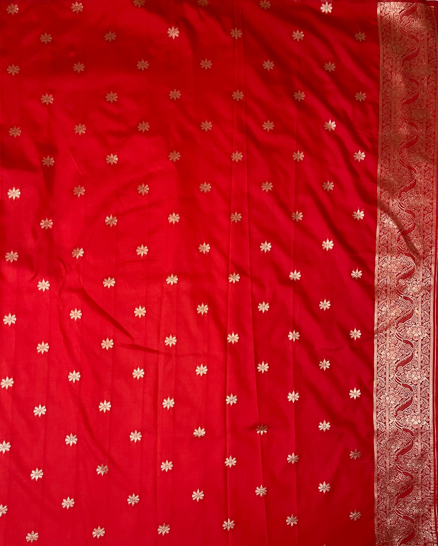 Red Katan Banarasi Saree with Silver Zari Floral Weaving And Grand Pallu B0553ds