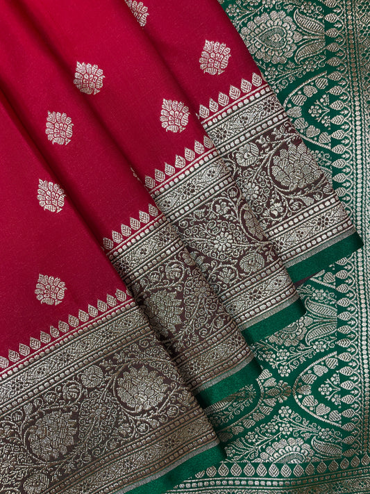 Red And Green Katan Banarasi Saree with Silver Zari Floral Weaving And Grand Pallu B0555ds