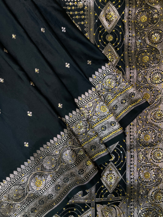 Black Katan Banarasi Saree with Silver Zari Floral Weaving And Grand Pallu B0577ds
