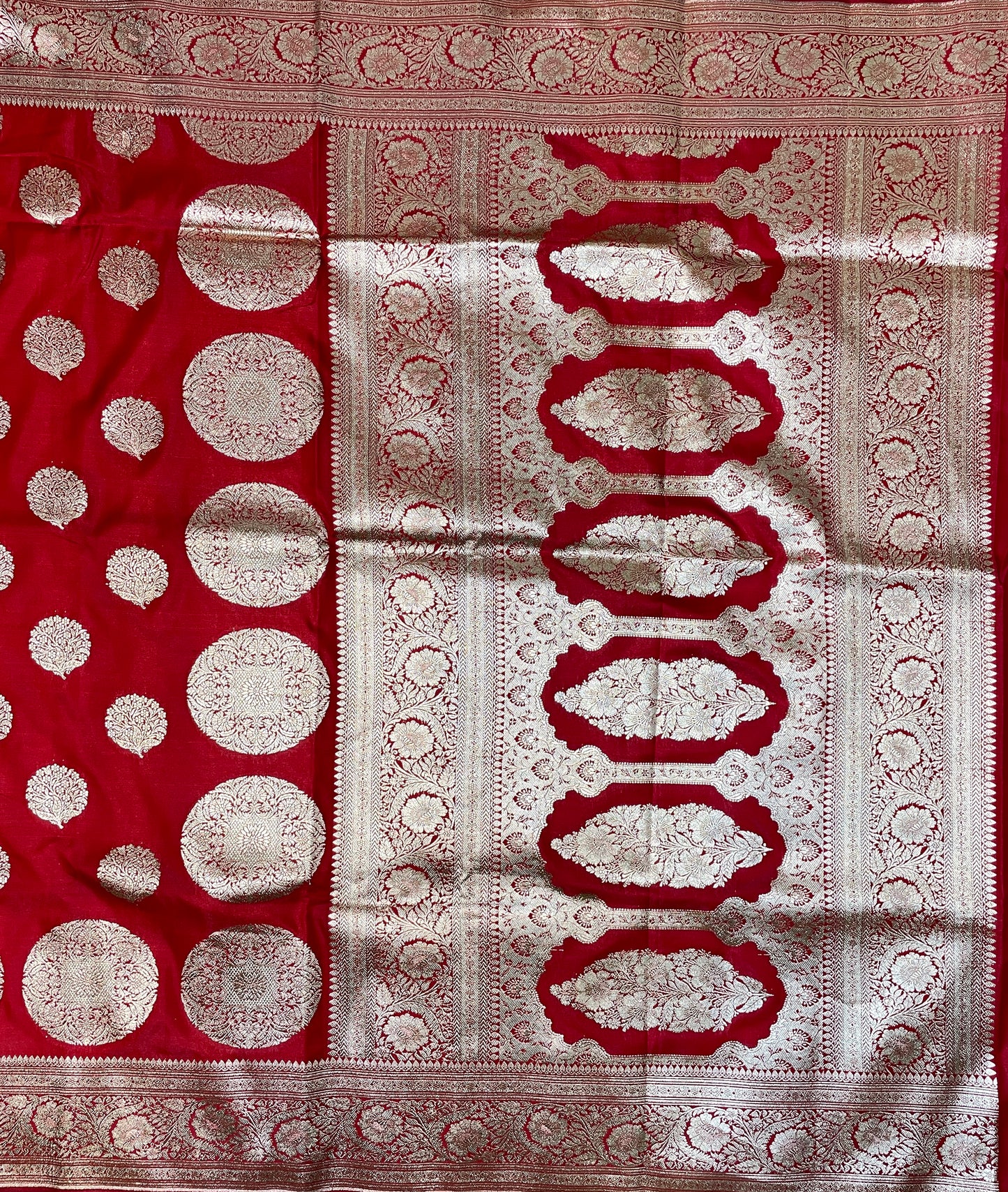 Maroon Katan Banarasi Saree with Silver Zari Floral Weaving And Grand Pallu B0563ds