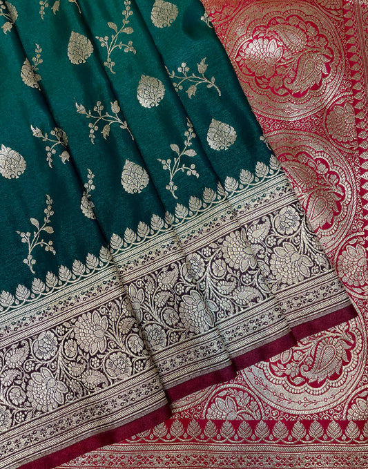 Dark Green And Red Katan Banarasi Saree with Silver Zari Floral Weaving And Grand Pallu B0568ds