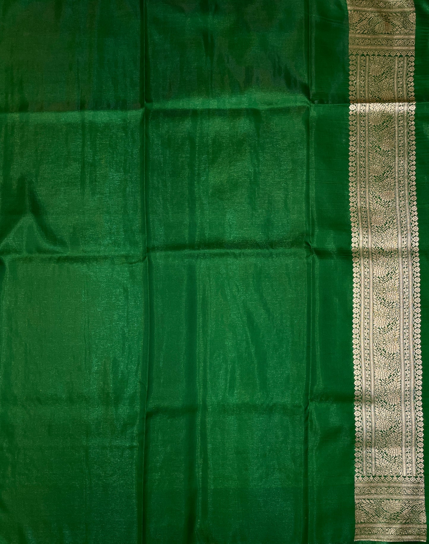 Maroon And Dark Green Katan Banarasi Saree with Silver Zari Floral Weaving And Grand Pallu B0579ds