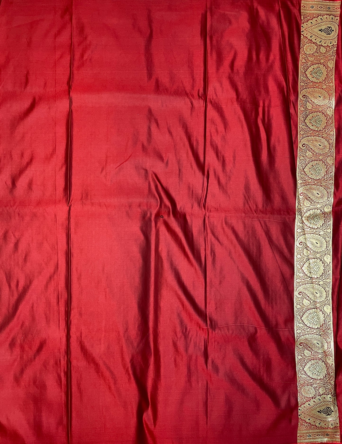 Maroon Katan Banarasi Saree with Silver Zari Floral Weaving And Grand Pallu B0570ds