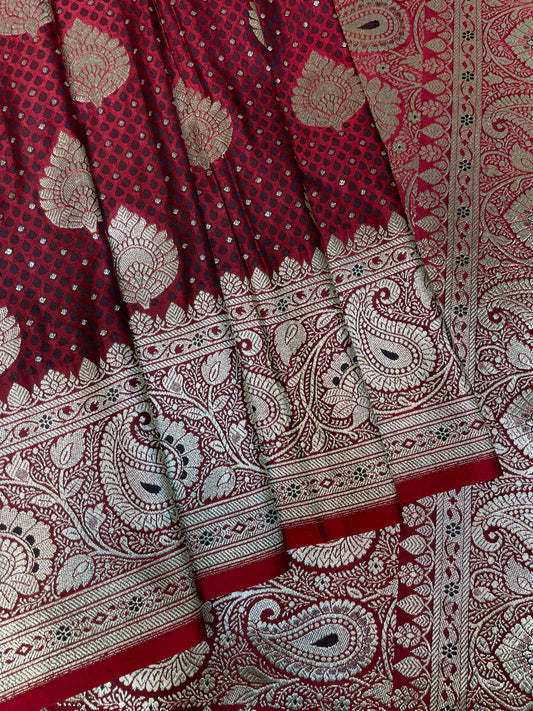 Maroon Katan Banarasi Saree with Silver Zari Floral Weaving And Grand Pallu B0570ds