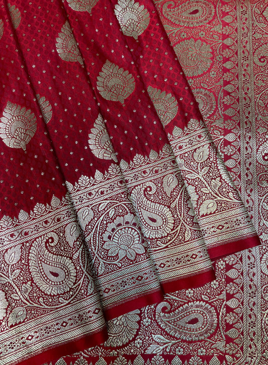 Maroon Katan Banarasi Saree with Silver Zari Floral Weaving And Grand Pallu B0571ds