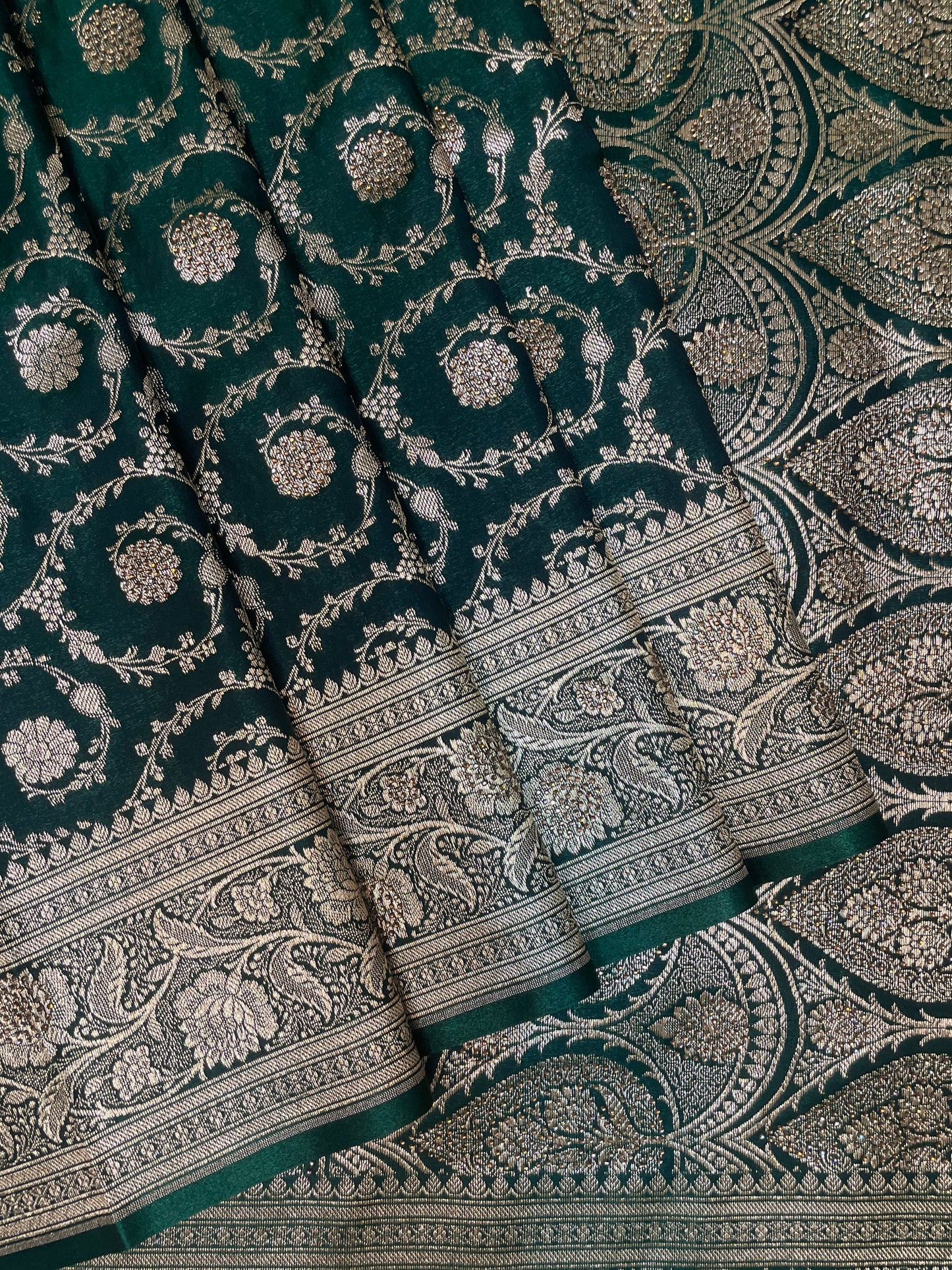 Dark Green Katan Banarasi Saree with Silver Zari Floral Weaving And Grand Pallu B0592ds