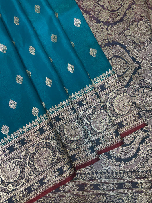 Light Blue and Red Katan Banarasi Saree with Silver Zari Floral Weaving And Grand Pallu B0593ds
