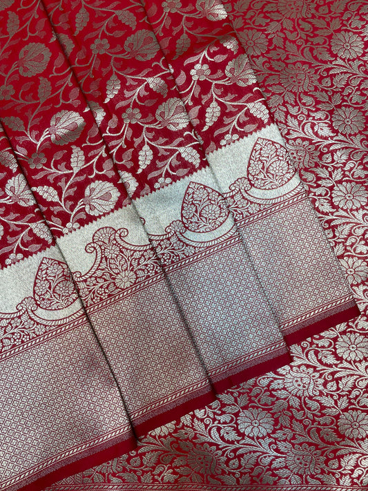 Red Katan Banarasi Saree with Silver Zari Floral Weaving And Grand Pallu B0600ds