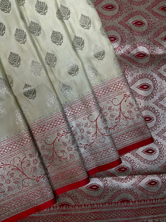 Cream And Red Katan Banarasi Saree with Silver Zari Floral Weaving And Grand Pallu B0614ds