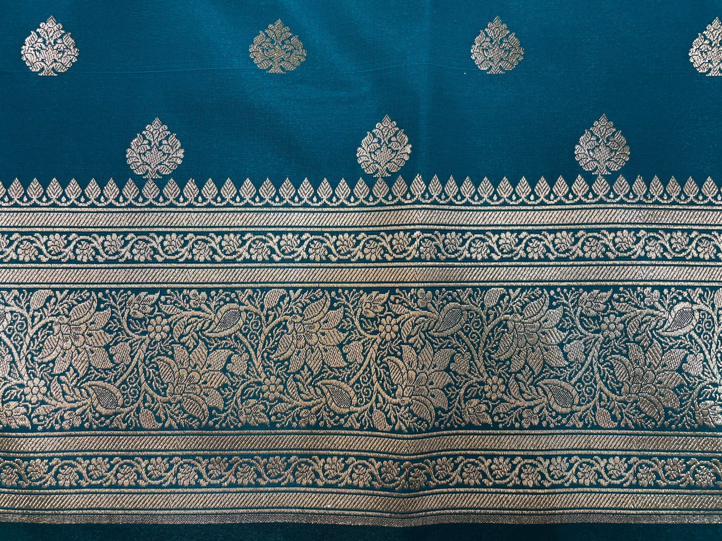 Light Blue Katan Banarasi Saree with Silver Zari Floral Weaving And Grand Pallu B0624ds