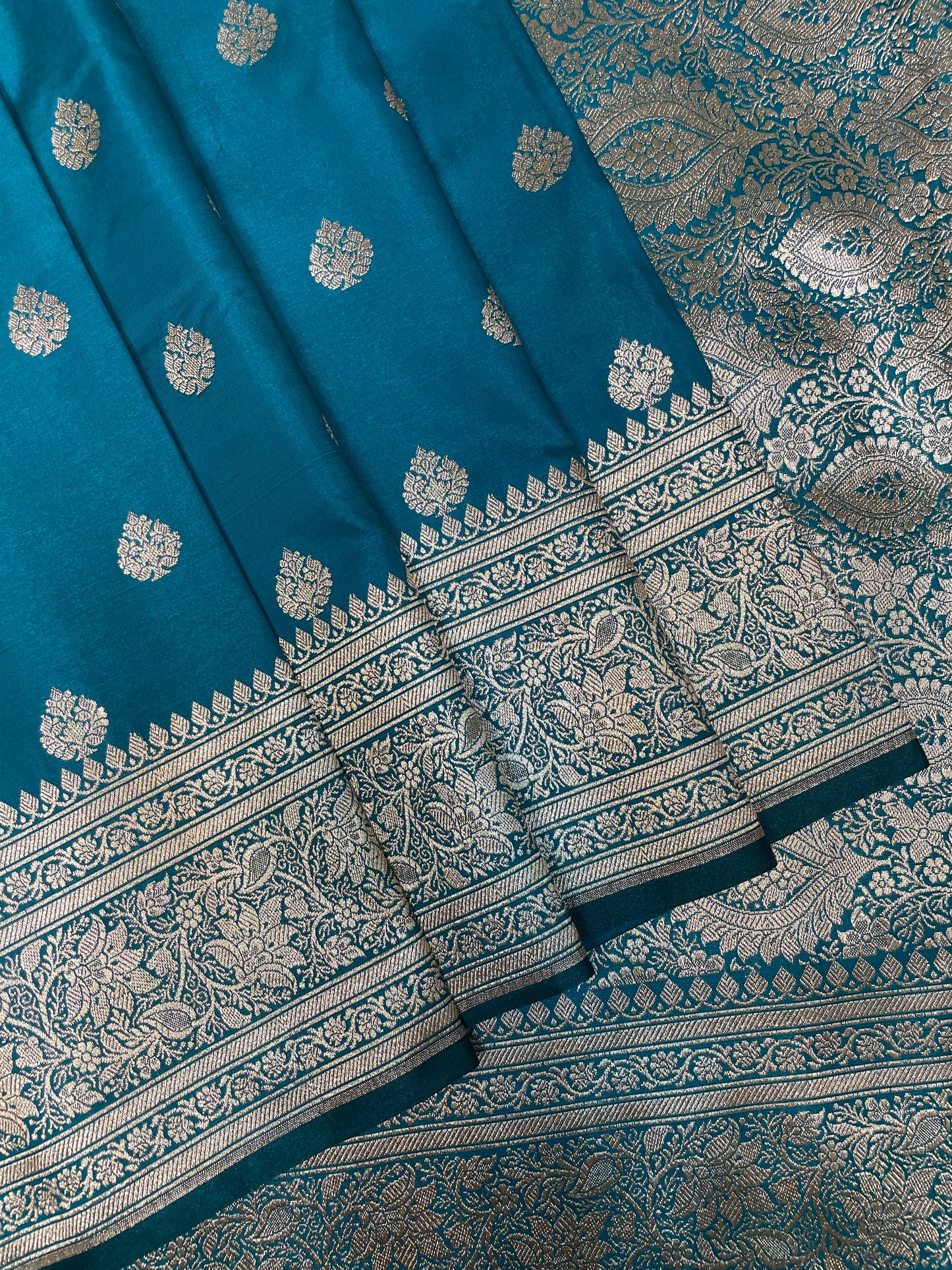 Light Blue Katan Banarasi Saree with Silver Zari Floral Weaving And Grand Pallu B0624ds