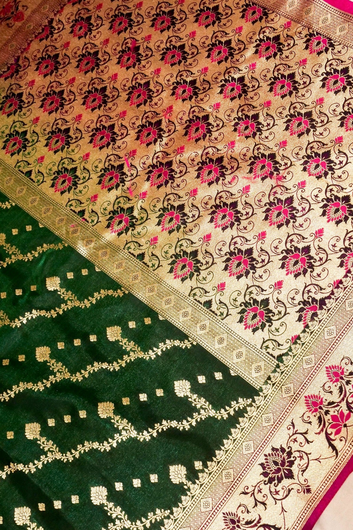 Bottle Green Banarasi Silk Saree with Pink Meenakari Pallu & Gold Zari Vines DSK0058