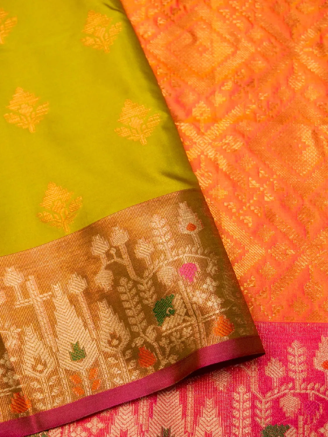 Handloom pista green Banarasi Silk Saree with Contrast Rust Border & Floral Medallion Pallu DSK00125