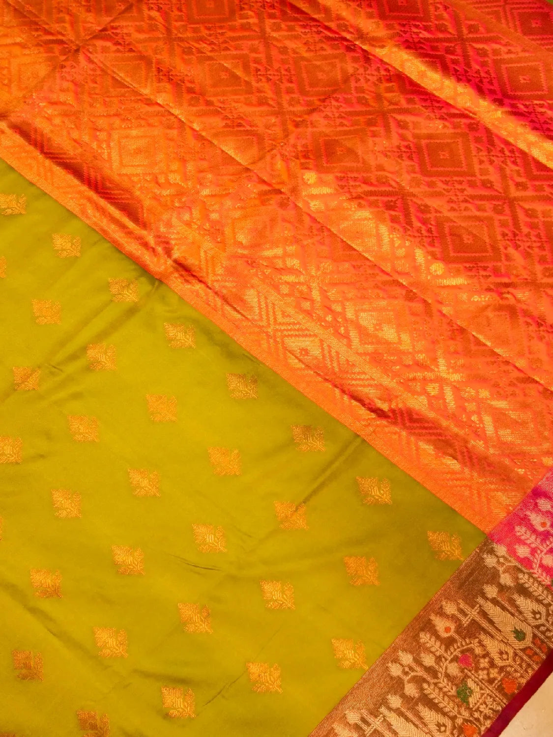 Handloom pista green Banarasi Silk Saree with Contrast Rust Border & Floral Medallion Pallu DSK00125