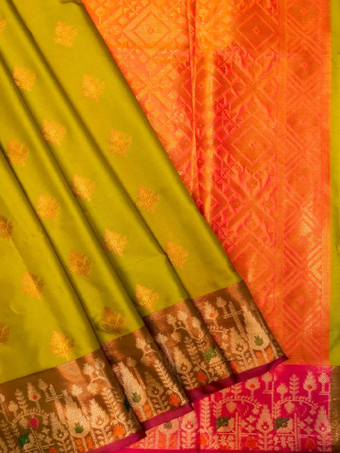 Handloom pista green Banarasi Silk Saree with Contrast Rust Border & Floral Medallion Pallu DSK00125