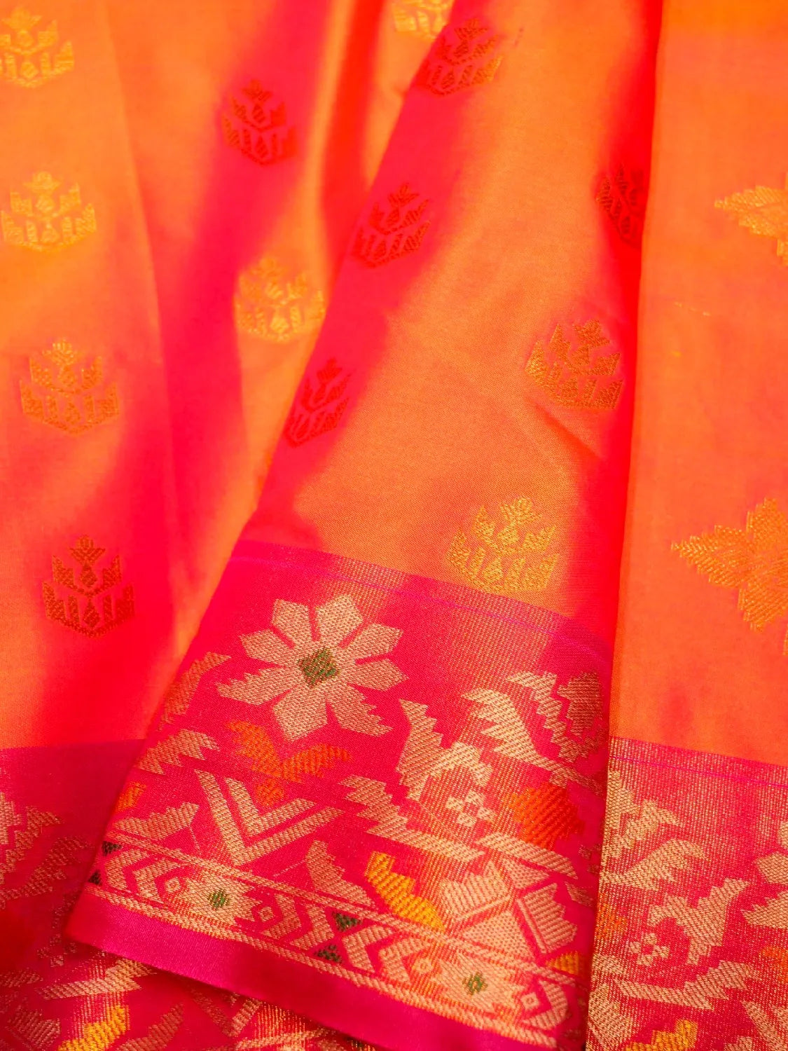 Handloom Tangerine Orange Banarasi Silk Saree with Contrast Pink Border & Floral Pallu DSK00110