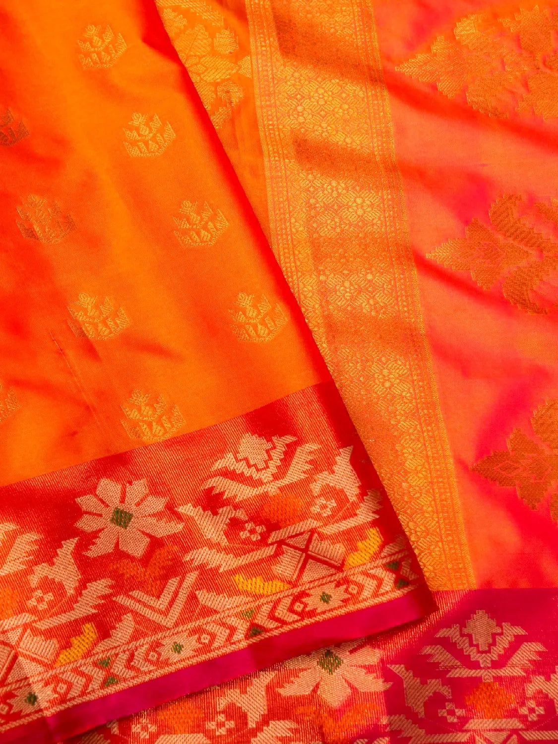Handloom Sunset Orange Banarasi Silk Saree with Contrast Pink Border & Floral Medallion Pallu DSK00120