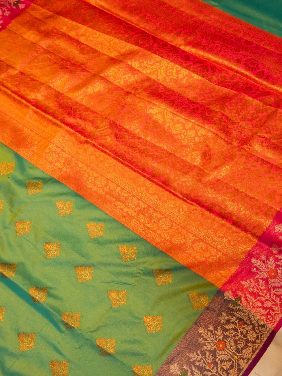 Handloom Leaf Green Banarasi Silk Saree with Contrast Violet Border & Tree Motifs DSK00121