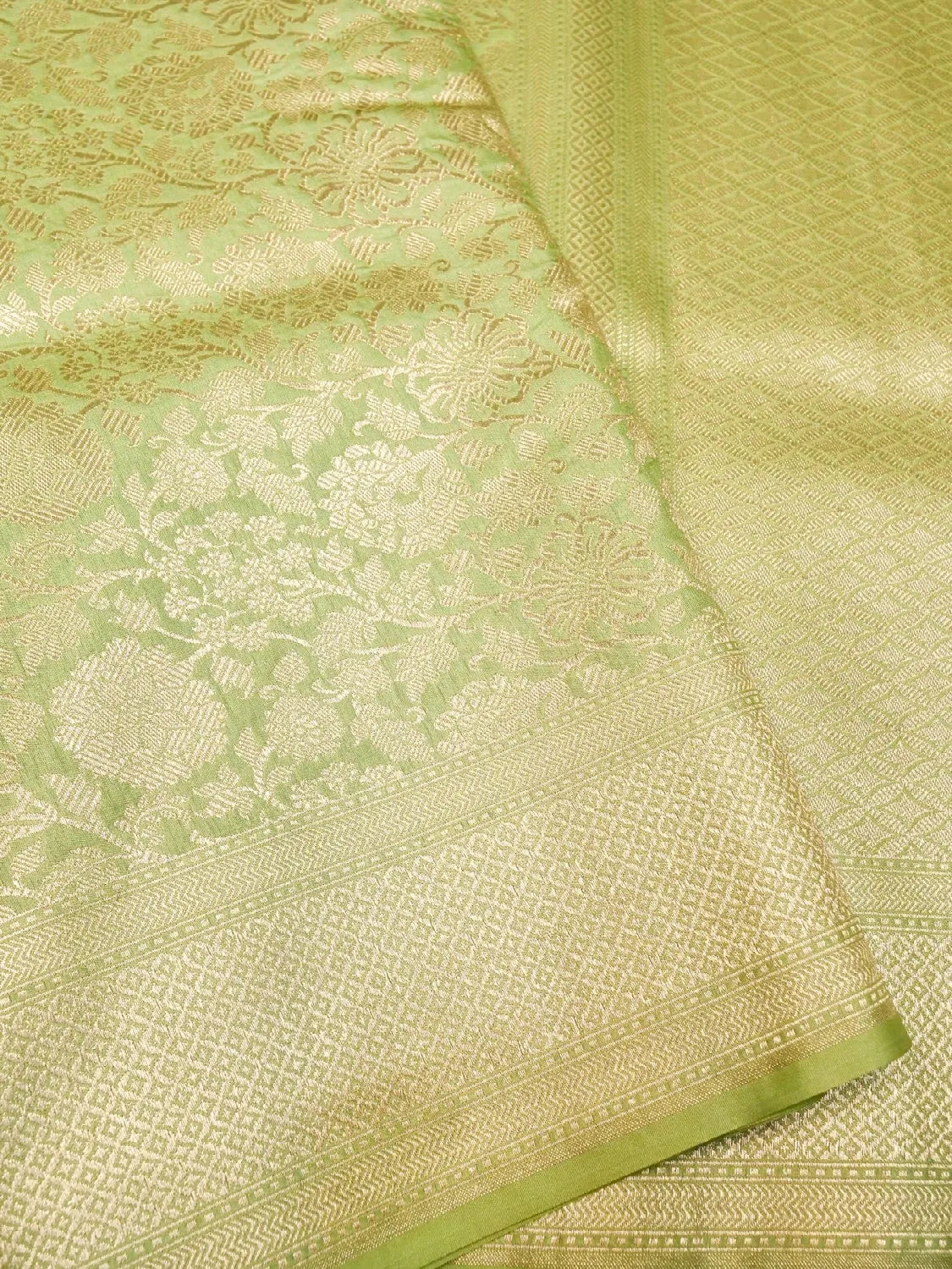 Handloom Parrot Green Banarasi Silk Saree with Golden Zari Jangla Pattern DSK0077