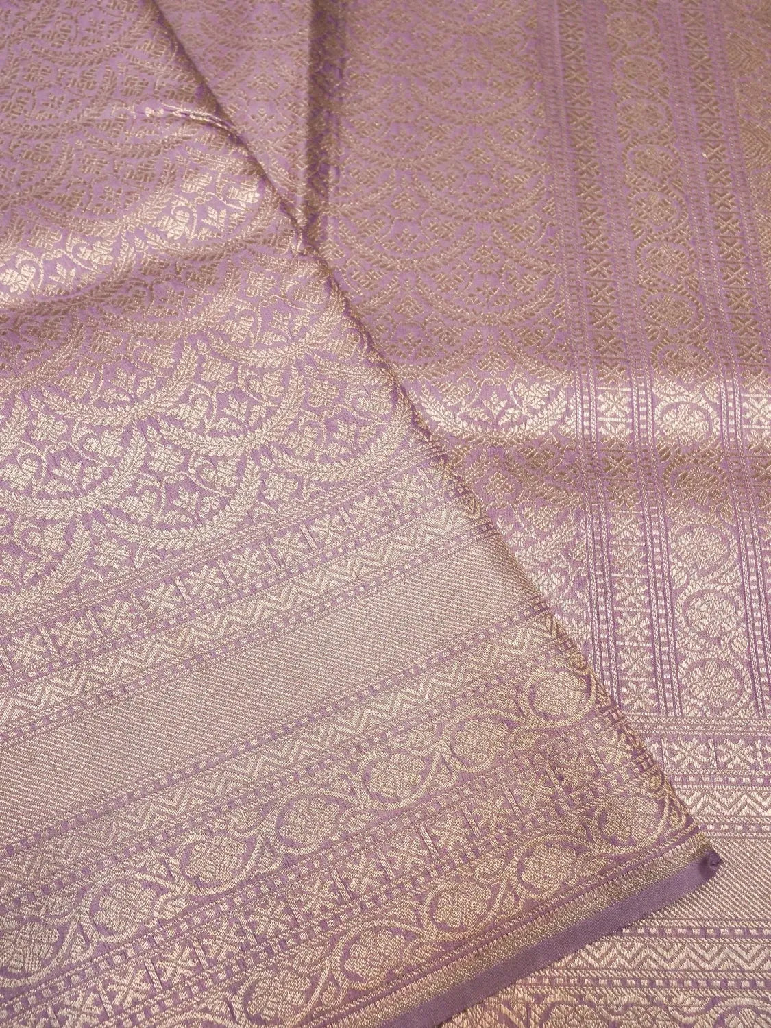 Handloom Dusty Lavender Banarasi Silk with Golden Zari Medallion Weave DSK00106