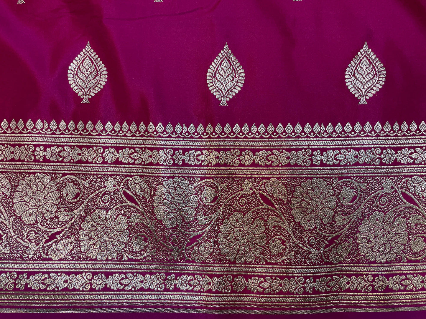 Pink Katan Banarasi Saree with Gold Zari Floral Weaving And Grand Pallu B0656ds