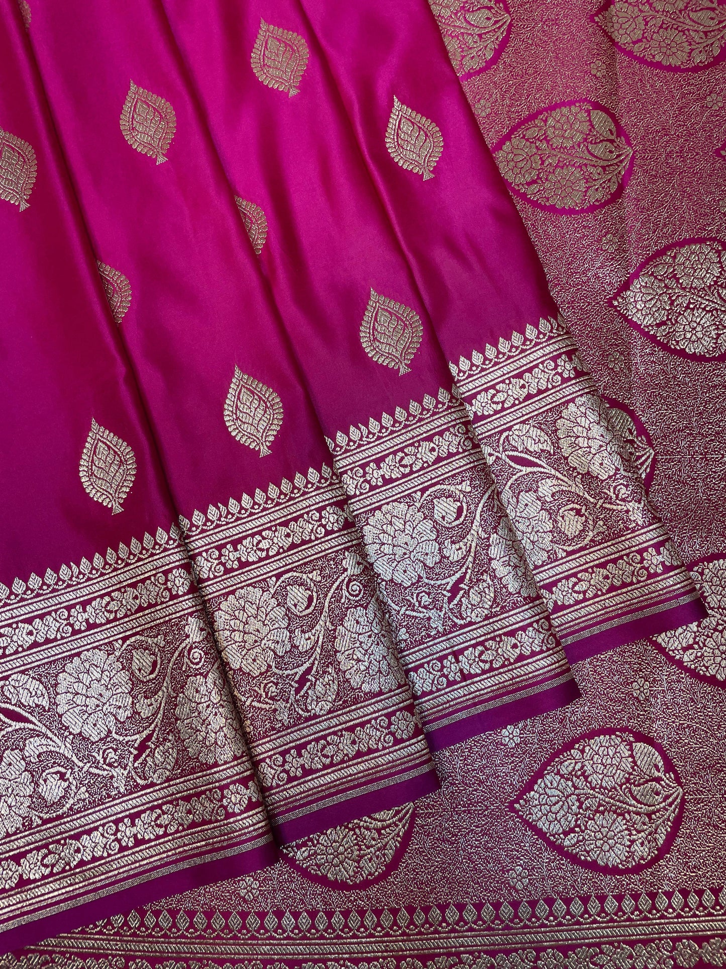 Pink Katan Banarasi Saree with Gold Zari Floral Weaving And Grand Pallu B0656ds