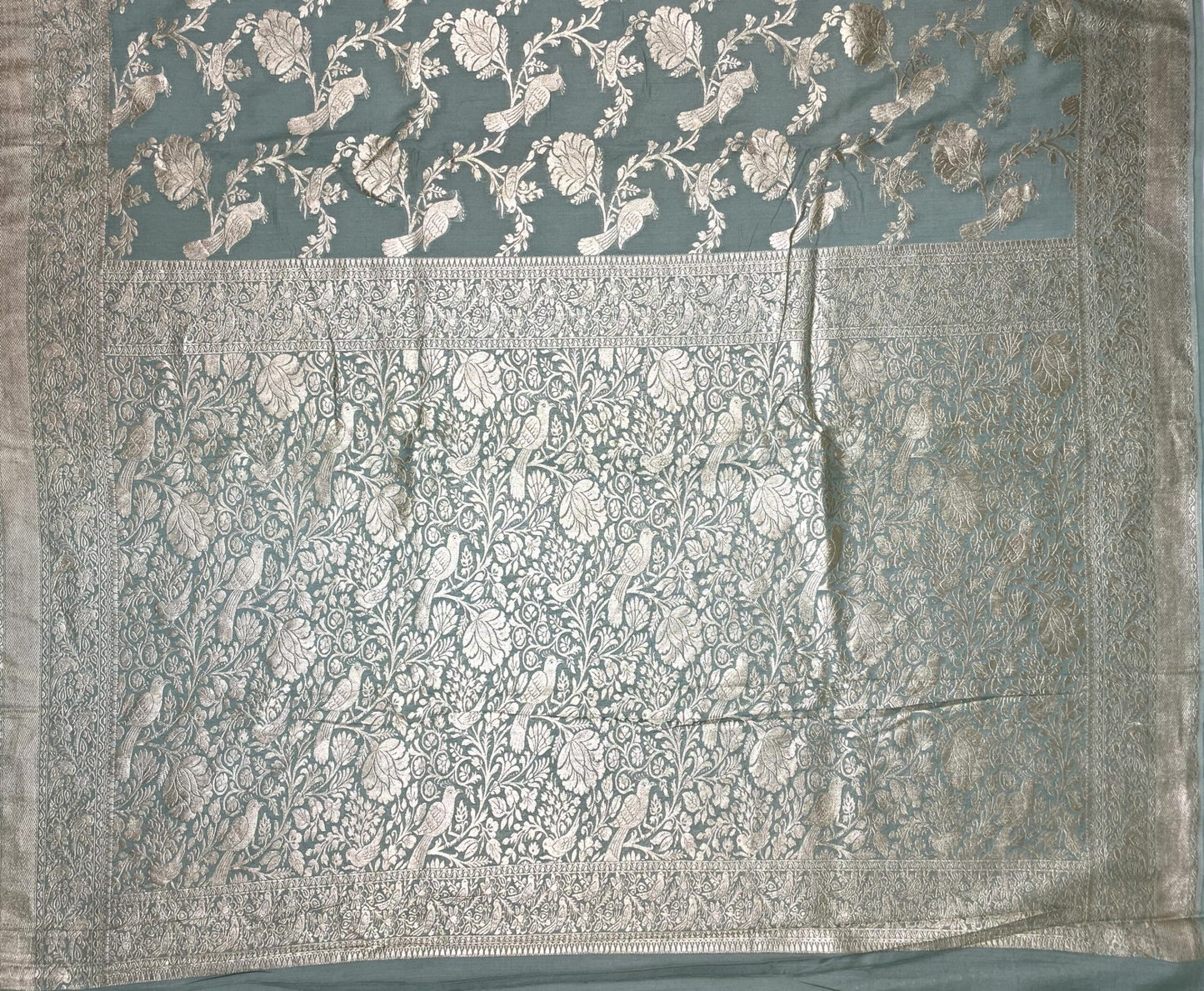 Green Banaras Munga Silk Saree with Rich Zari Border and Birds with Floral Design b0074ds