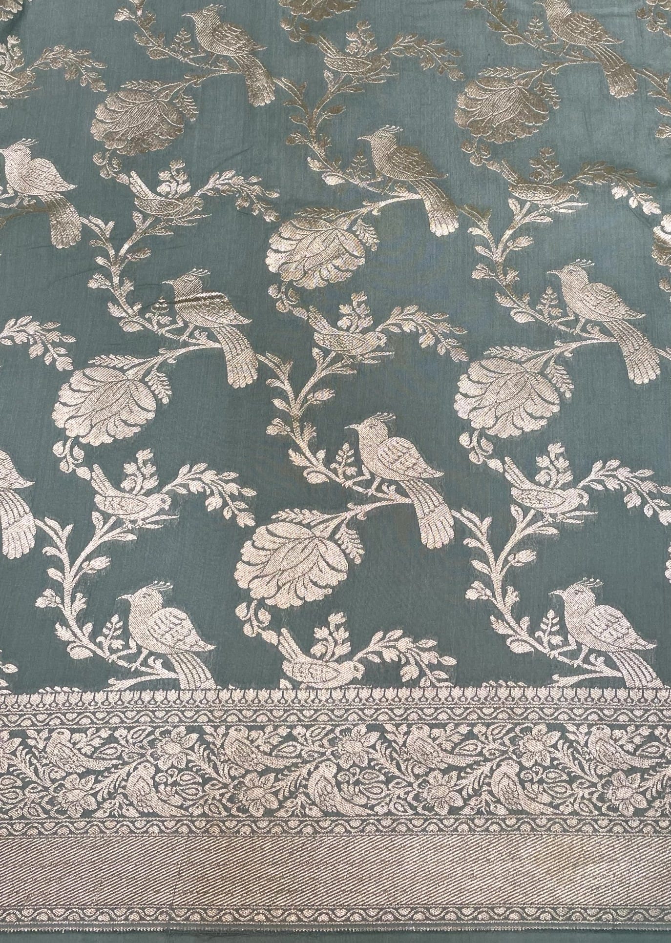 Green Banaras Munga Silk Saree with Rich Zari Border and Birds with Floral Design b0074ds