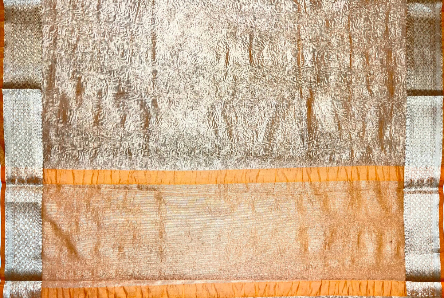 Crush Tissue Saree with Intricate Zari Border Design b0101ds