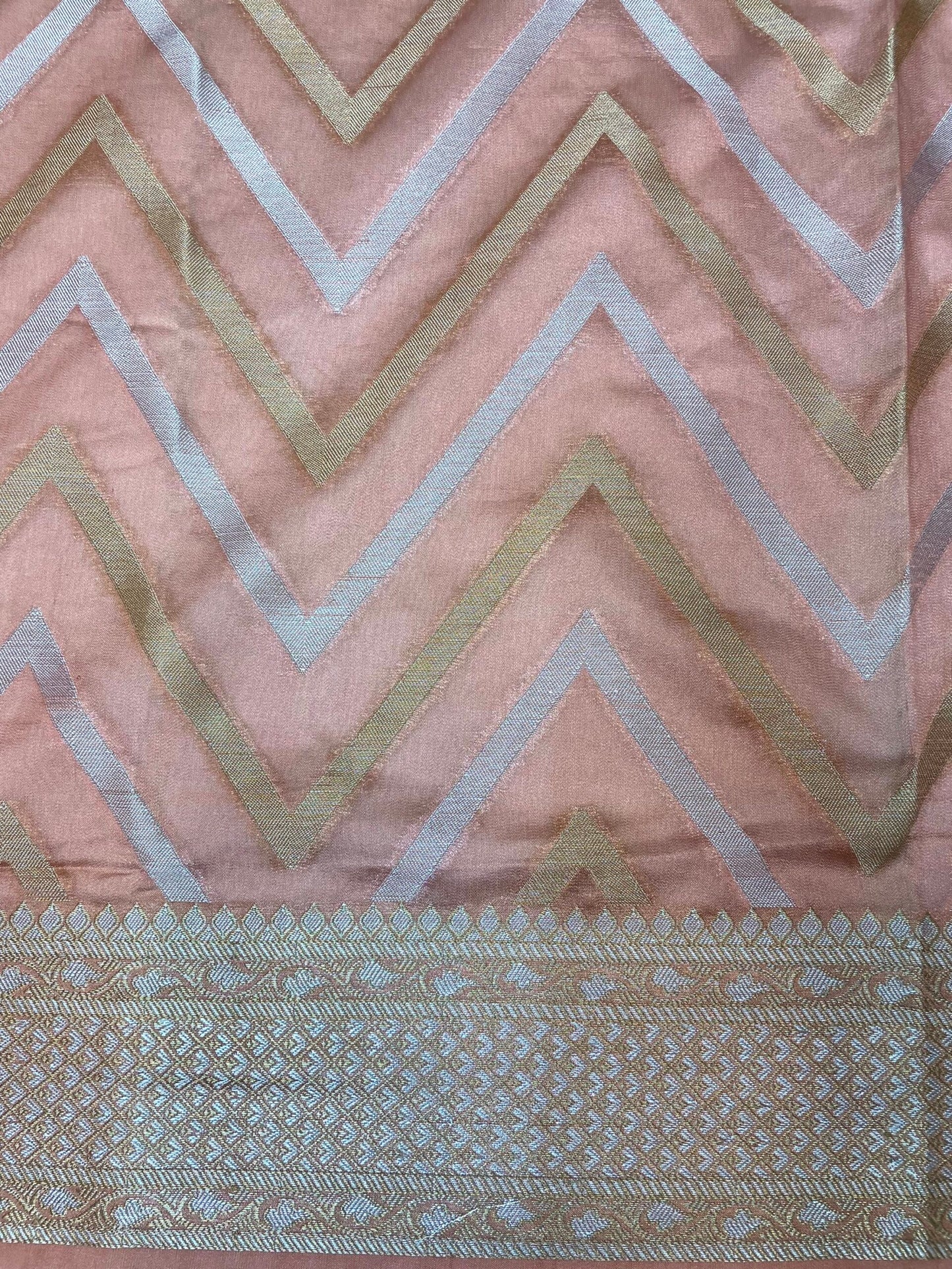 Rust Banaras Georgette Silk with Zari Lines with Intricate Border and Pallu Design b0114ds