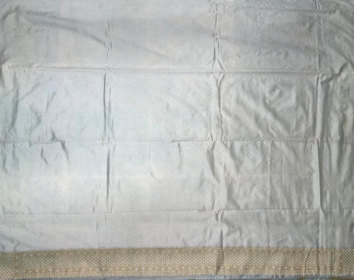 Grey Banaras Georgette Silk with Zari Lines with Intricate Border and Pallu Design b0115ds
