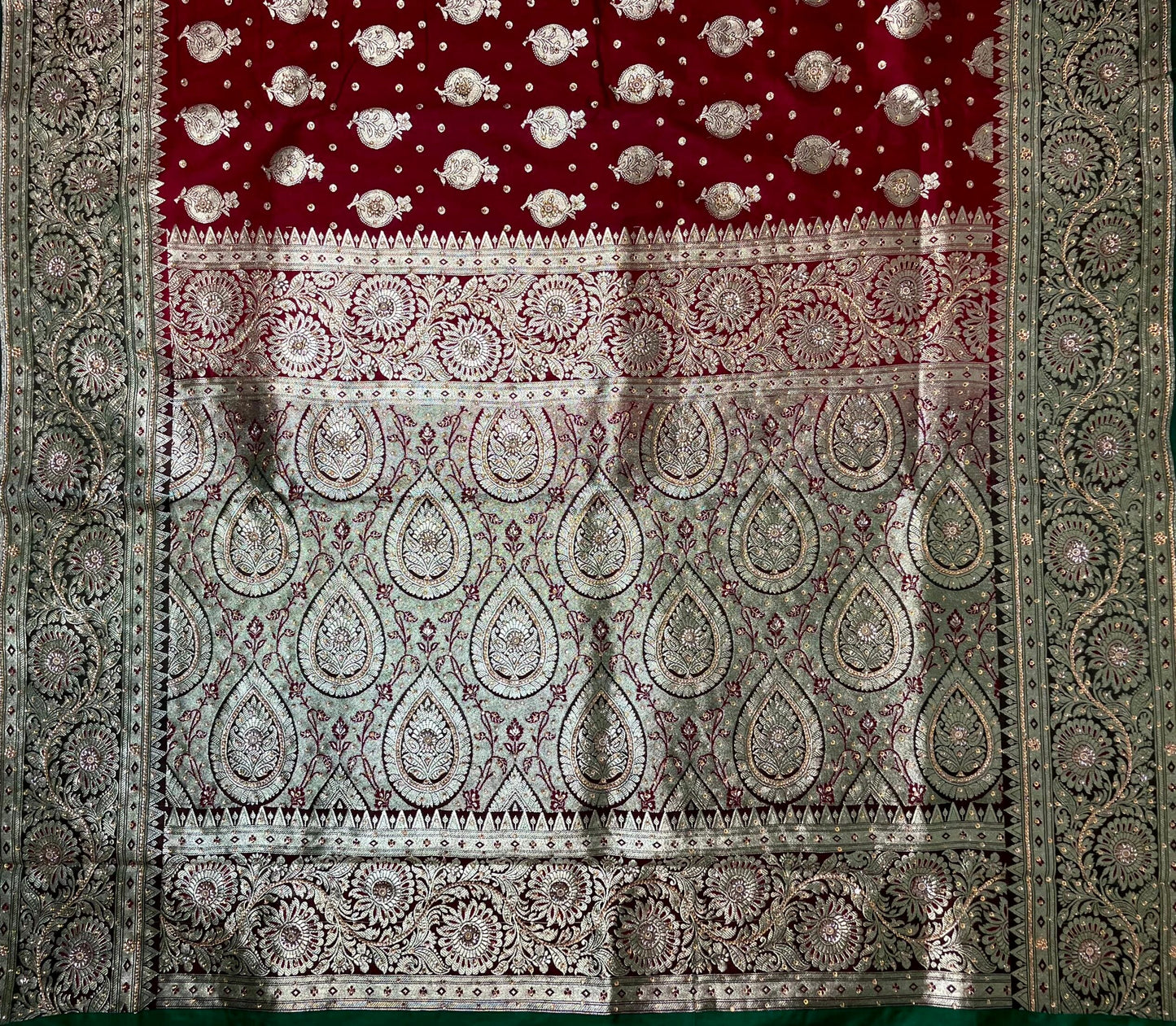 Banaras Katan Silk Saree with Contrast Blouse with Body Butti and Stone Work Design b0160ds