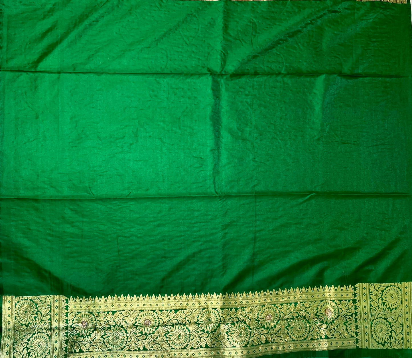 Banaras Katan Silk Saree with Contrast Blouse with Body Butti and Stone Work Design b0160ds