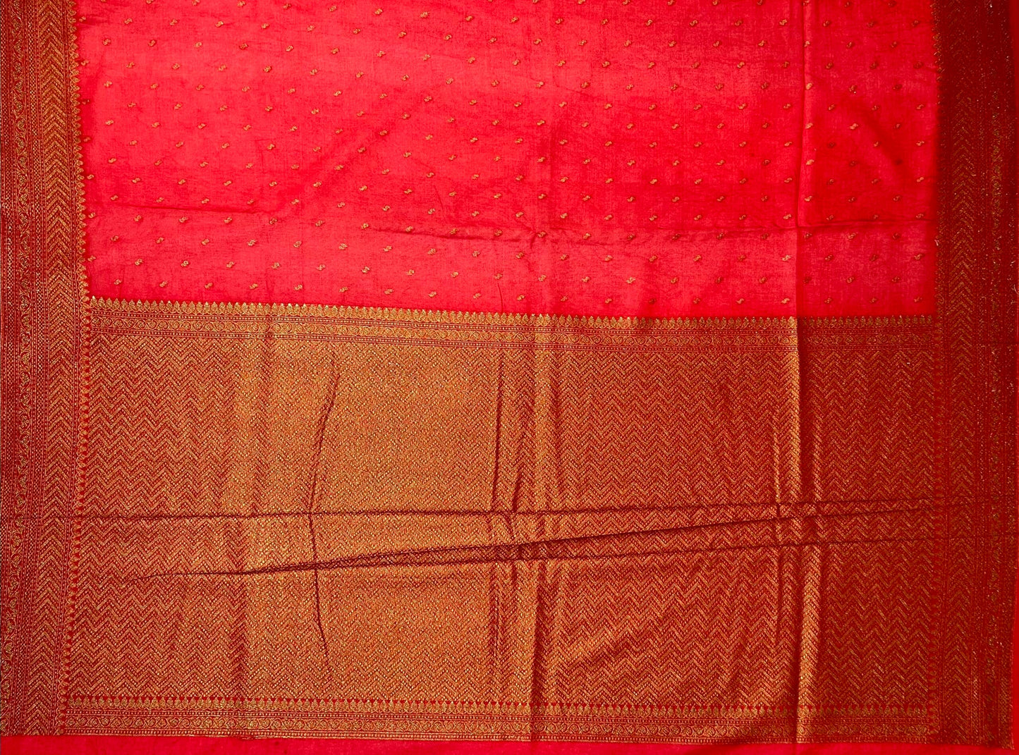 Red Banaras Georgette with Body Butta and Intricate Border Pallu Design b0178ds