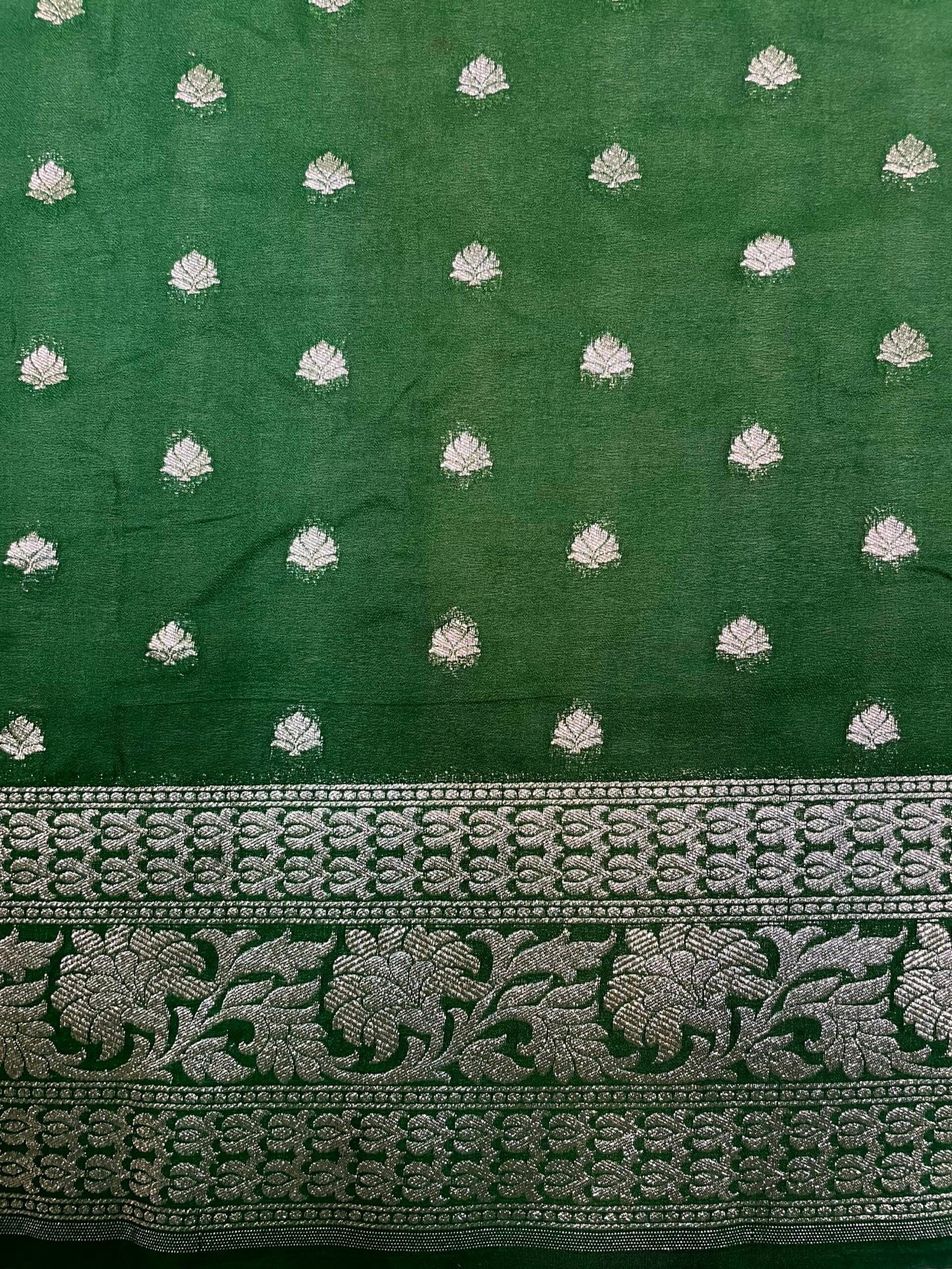 White and Green Banaras Georgette with Half and Half Dyed Body and Intricate Border Pallu Design b0180ds