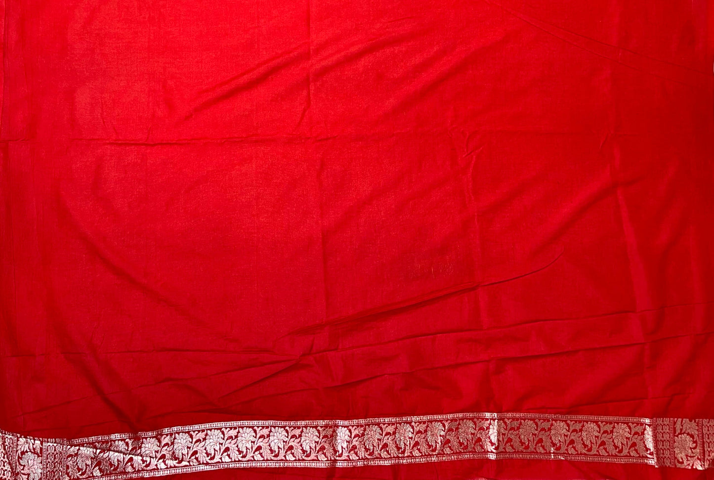 Red Banaras Georgette with Half and Half Dyed Body and Intricate Border Pallu Design b0182ds