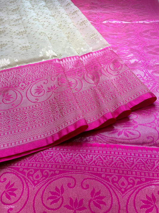 Pink Organza Saree with Contrast Border and Allover Geometrical Body Design b0302ds