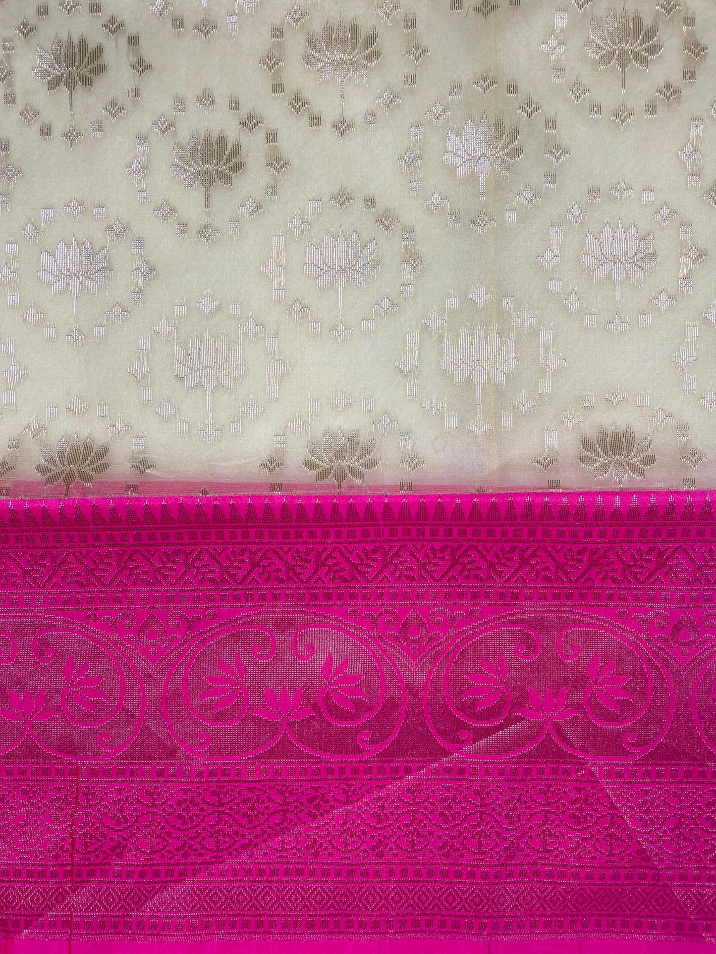 Pink Organza Saree with Contrast Border and Allover Geometrical Body Design b0302ds