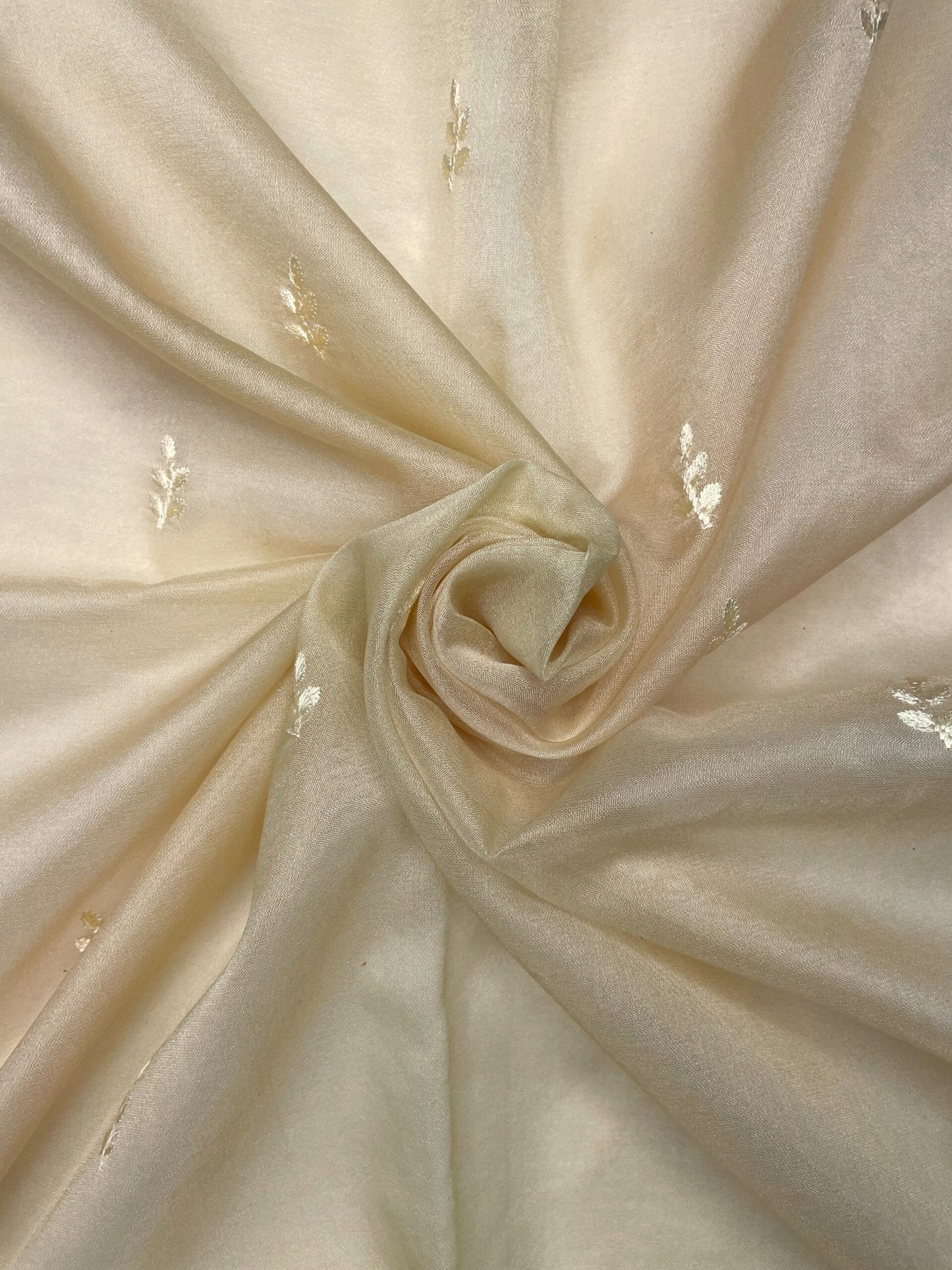 Organza Saree Embroidery with Butta and Border Design b0344ds