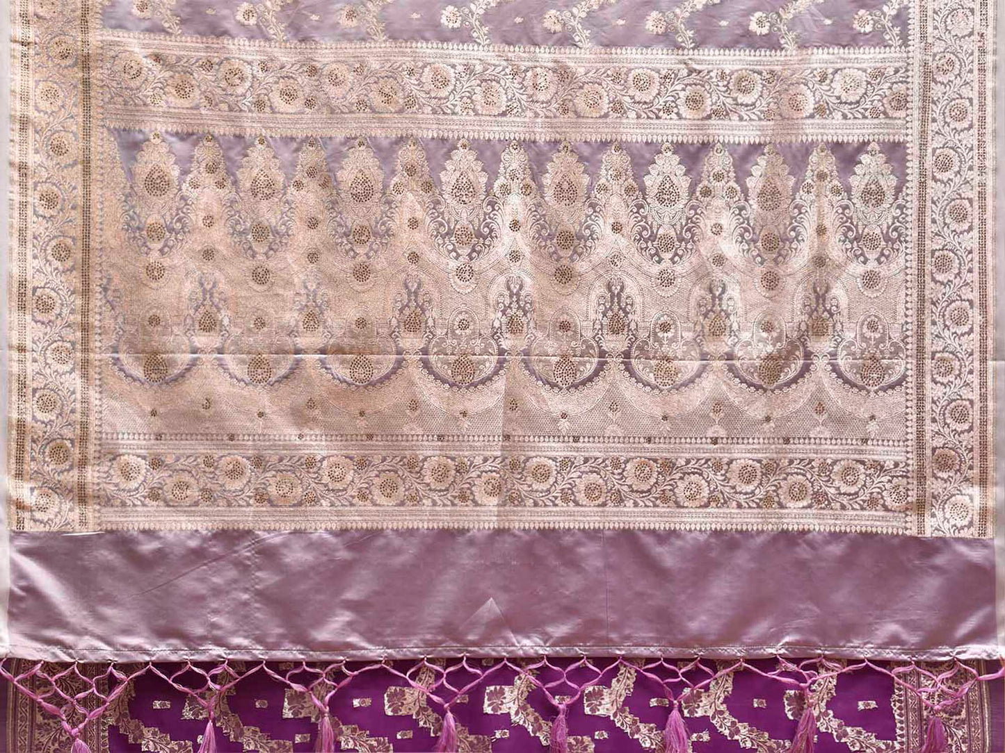 Light Mauve Banaras Katan Saree with Diagonal and Pallu Design b0347