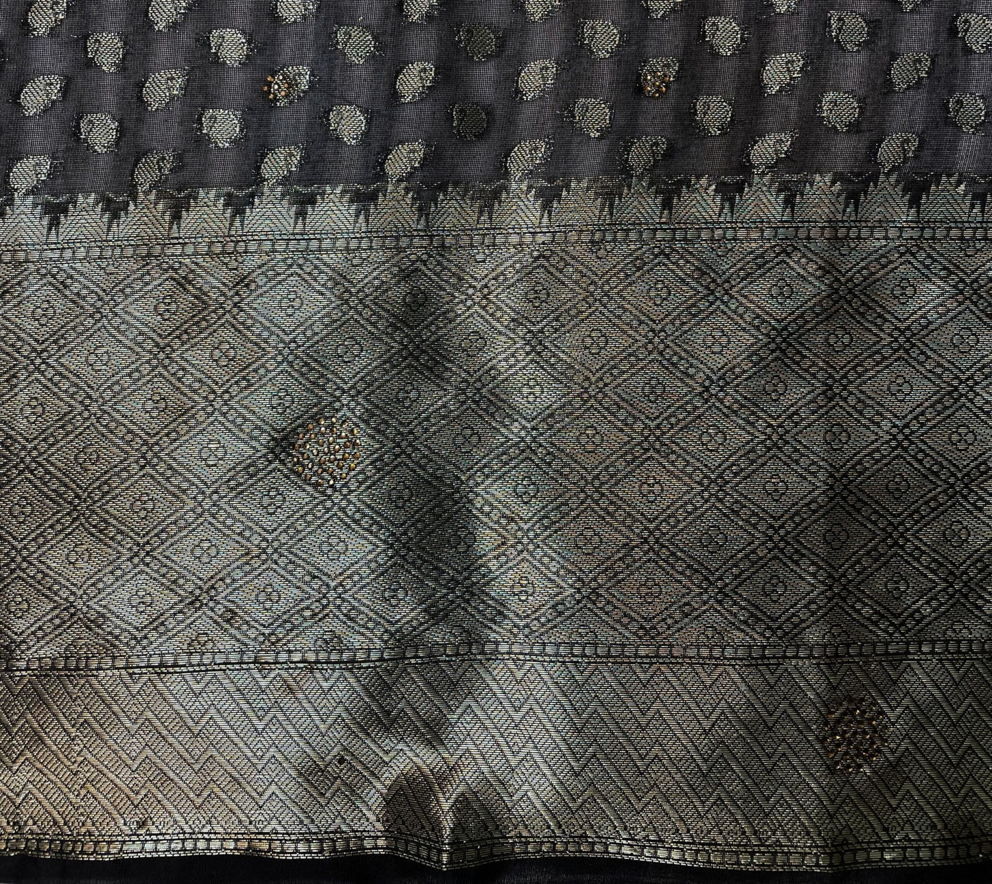 Black Banaras Fancy with Zari Border Body Butta and Pallu Design b0353ds