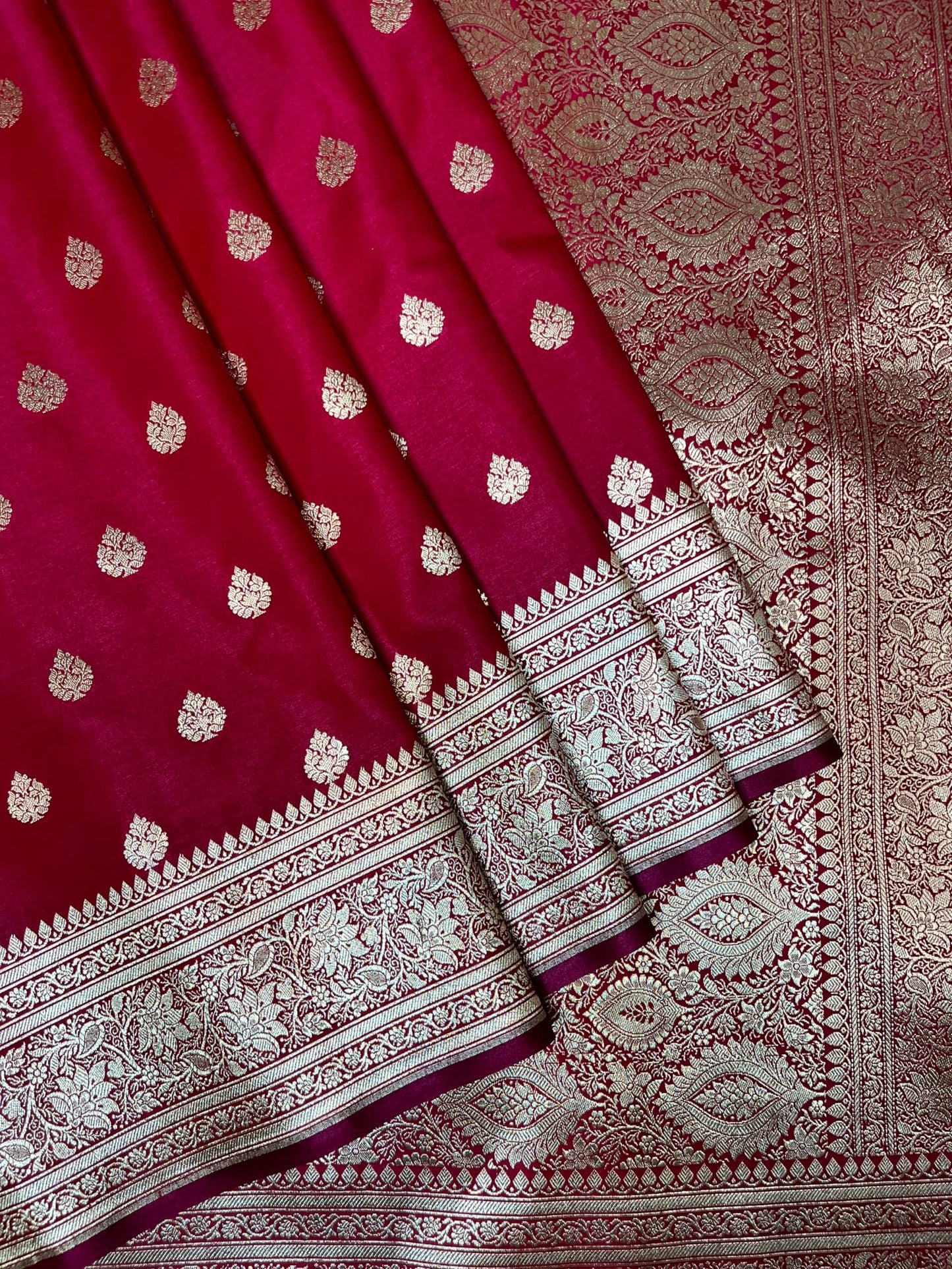 Red Banaras Katan Silk Saree with Body Butti and Border Design b0435ds
