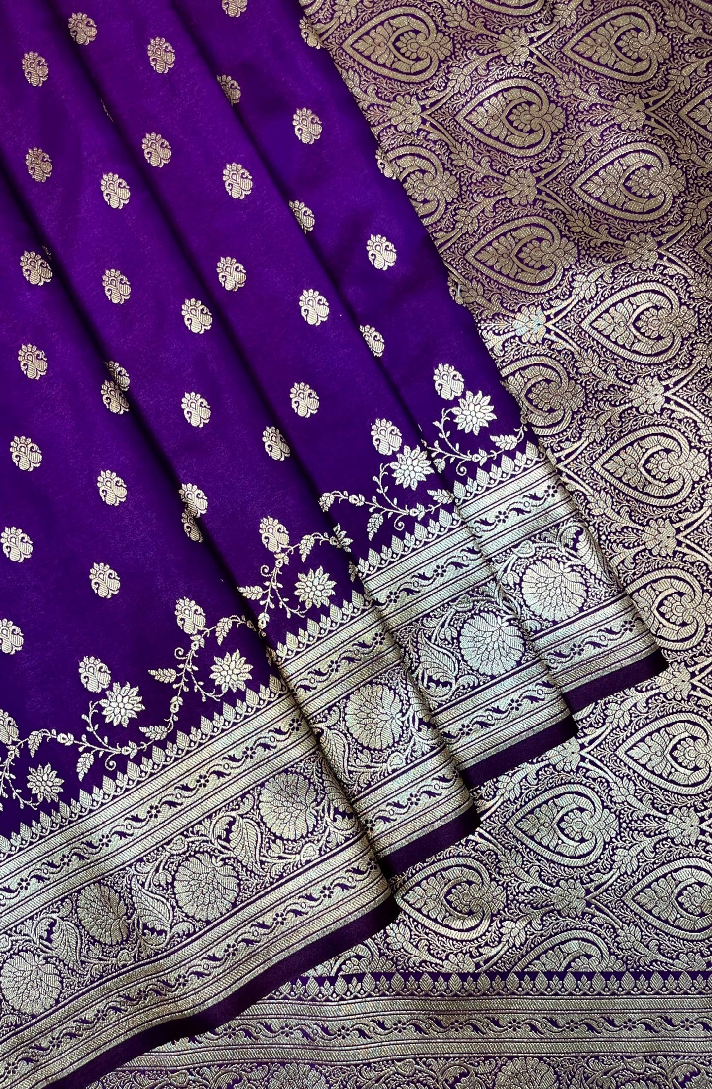Lavender Banaras Katan Silk Saree with Body Butti and Border Design b0441ds