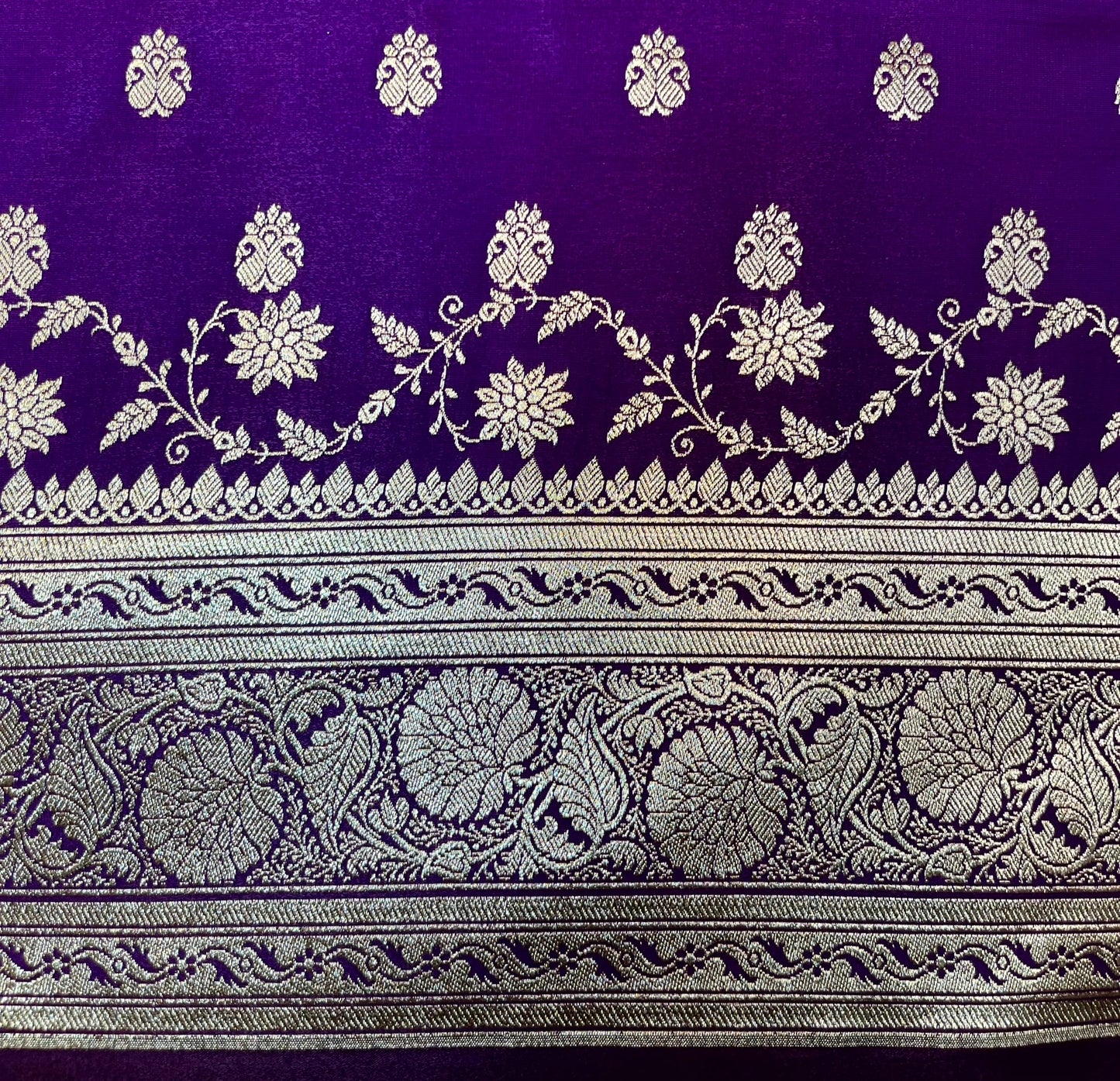 Lavender Banaras Katan Silk Saree with Body Butti and Border Design b0441ds